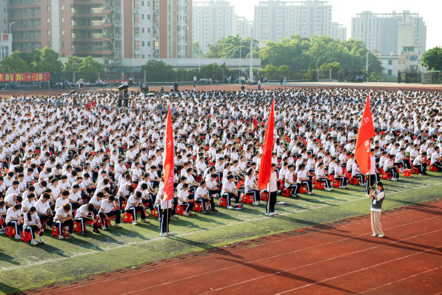 来自全国各地的5600余名新同学将在best365官唯一网开启求学新篇章。best365官唯一网供图