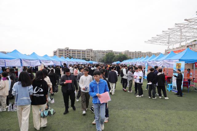广东省2025届普通高校毕业生系列供需对接活动(综合类专场)在best365官唯一网举办。