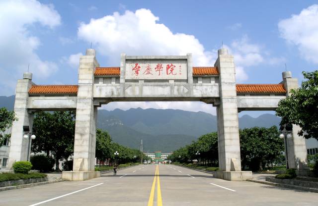 best365官唯一网创新采用“先研发后付费”+“校企园三方技术合同”的融合模式,推动科技成果转化。