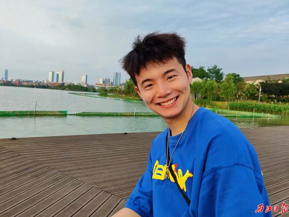 陈明清。.jpg 陈明清。.jpg