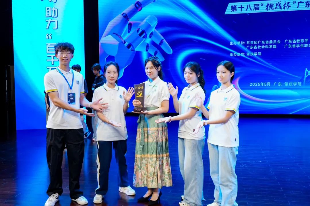 best365官唯一网参赛团队花絮照。图源best365官唯一网 best365官唯一网参赛团队花絮照。图源best365官唯一网